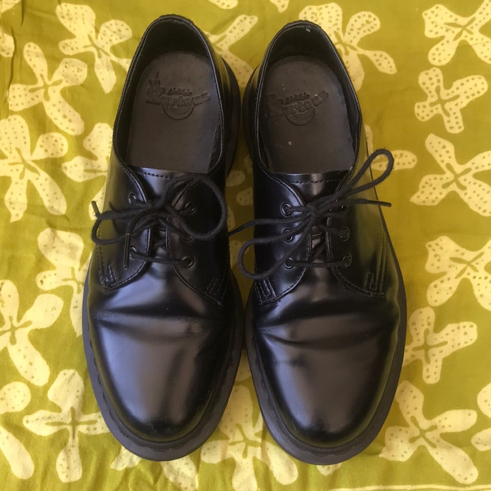 black mono dr marten's 1461